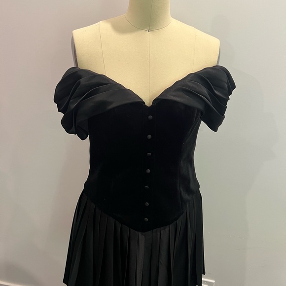 Echo Black Velvet Off-shoulder Pleated Mini Dress - Picture 3 of 10